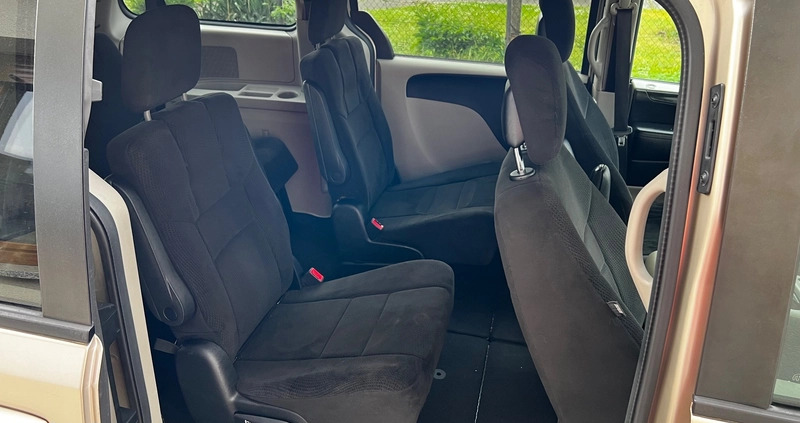 Dodge Caravan cena 39500 przebieg: 228000, rok produkcji 2013 z Legnica małe 79